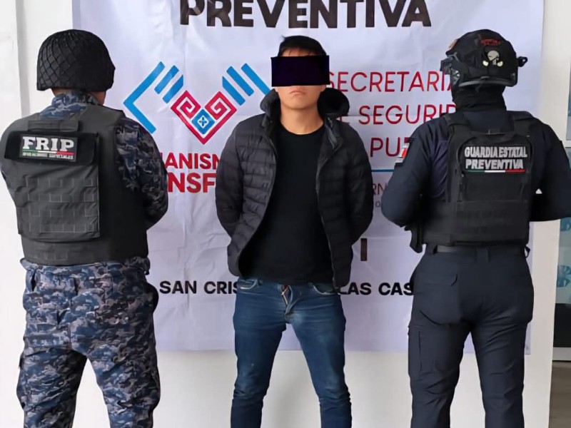 Detienen a sujeto con vehículo que tenía reporte de robo