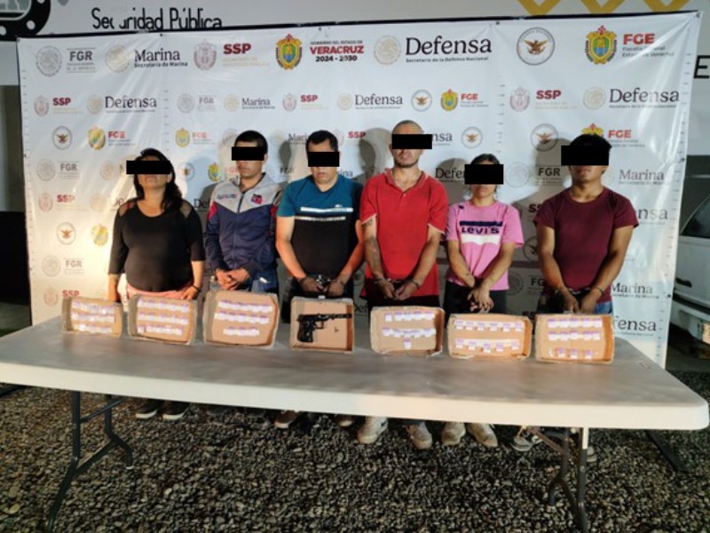 Detienen a sujetos implicados en comercio de drogas y robo de vehículos