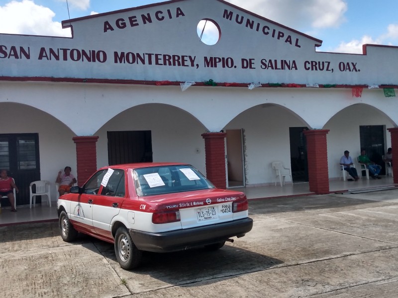 Detienen a taxi en San Antonio Monterrey