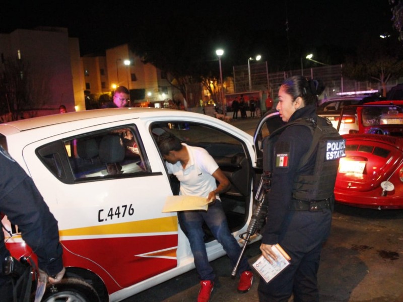 Detienen a taxista al ser señalado por robo