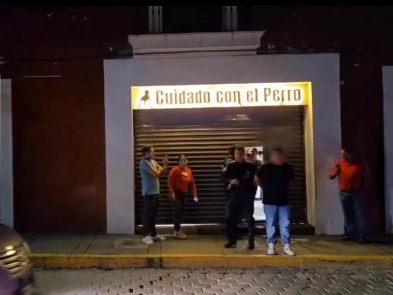 Detienen a trabajador de Cuidado con el perro por grabar a menor