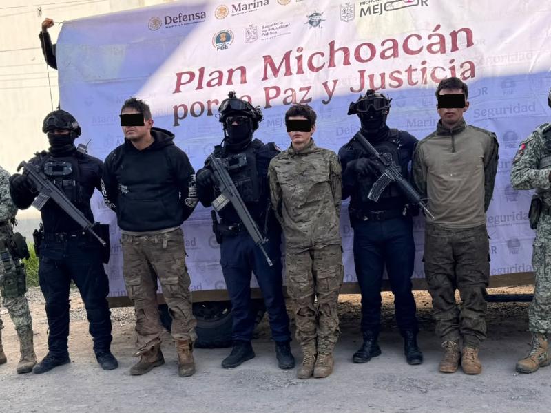 Detienen a tres hombres con cartuchos y presunta droga en Jiquilpan
