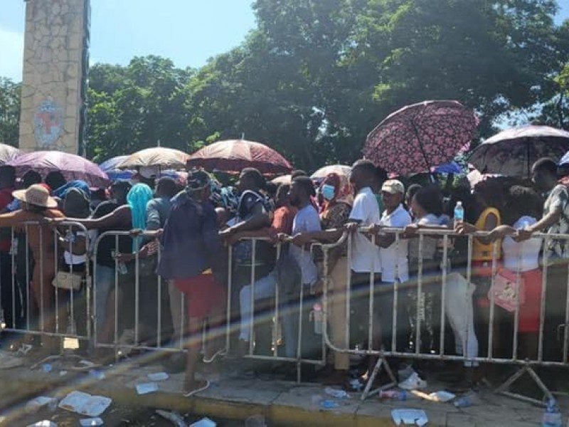 Detienen a Tres Migrantes Haitianos por Alterar el Orden Público