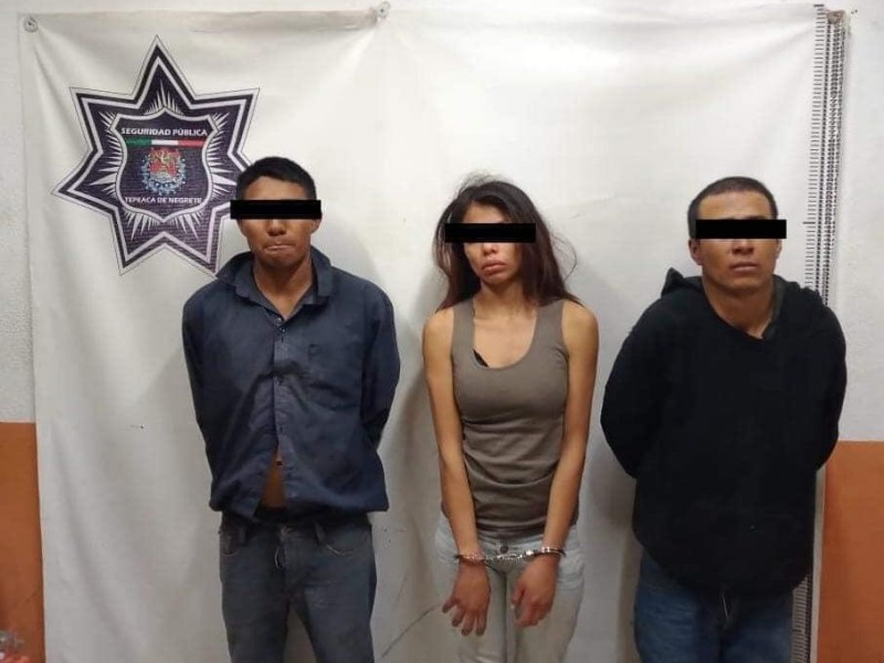 Detienen a tres presuntos delincuentes en Tepeaca, tras robar camioneta