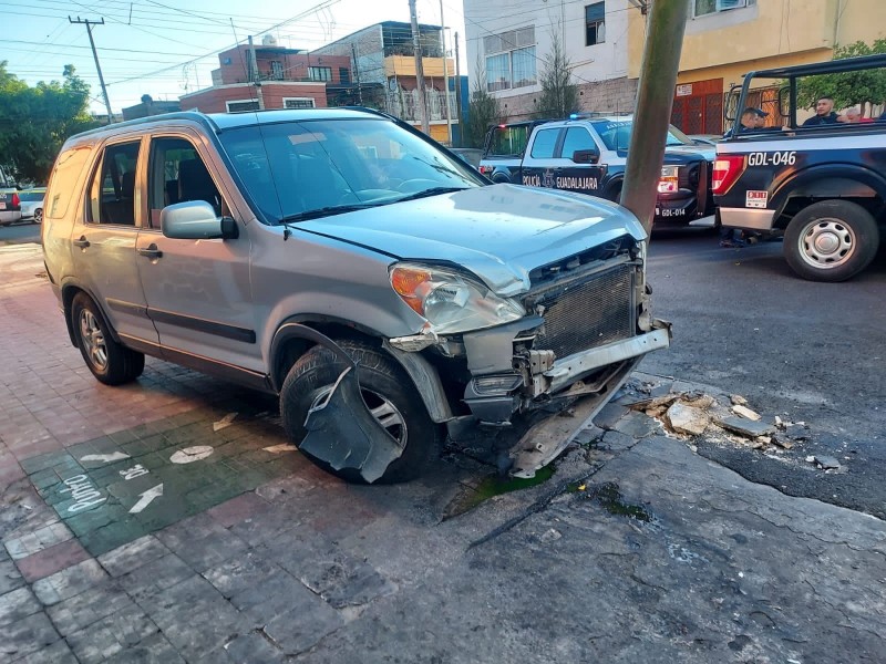 Detienen a tres que viajaban en camioneta robada