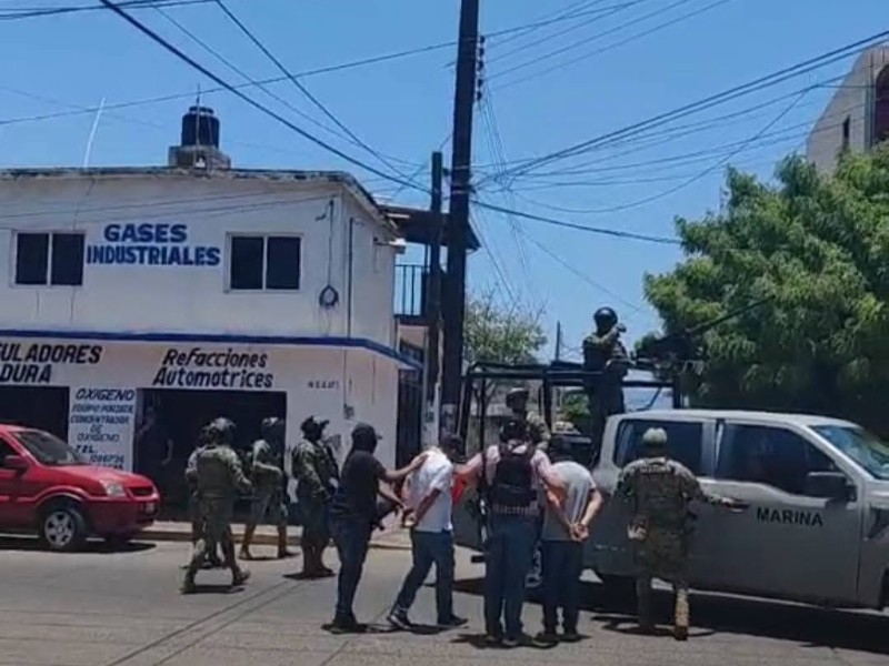 Detienen a tres sujetos durante operativo en el hotel, Oaxaca
