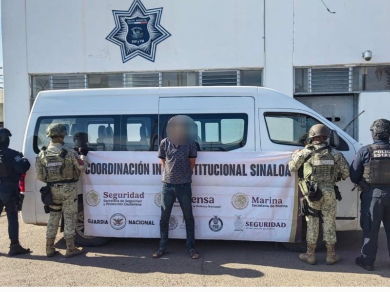 Detienen a un civil en Navolato, que circulaba en vehículo robado