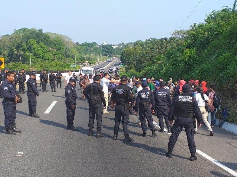 Detienen  autoridades a migrantes en Tapachula