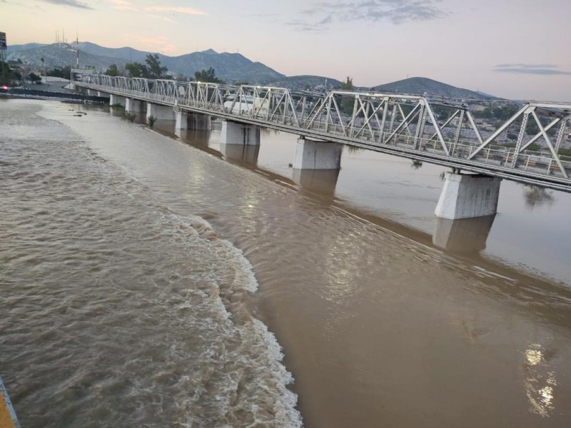 Detienen bombas del Simas por avenida del Río Nazas