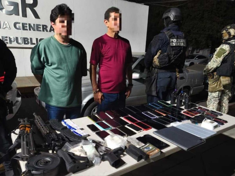 Detienen civiles y aseguran armas, droga y dinero en Culiacán