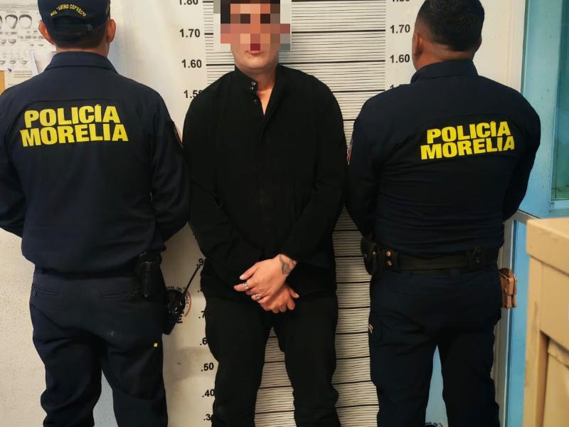 Detienen en Morelia a joven con vehículo robado y una escopeta