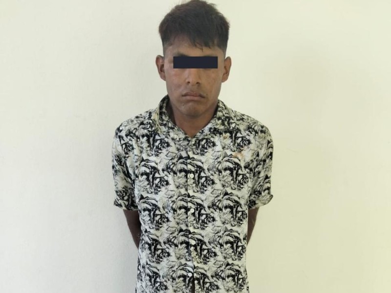 Detienen en Pinotepa Nacional a joven por presunta portación de droga