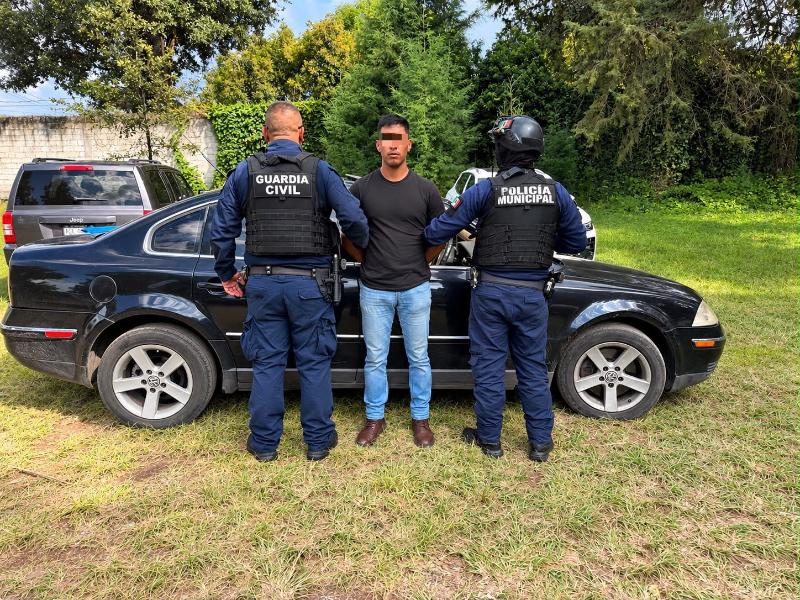 Detienen en Zitácuaro a presunto asaltante; le aseguran arma y dinero