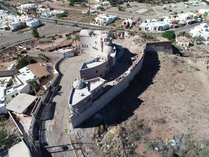 Detienen obra de construcción a regidor