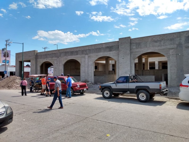 Detienen obra en mercado de Escuinapa