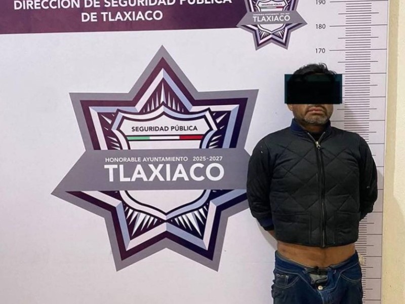 Detienen Policía de Tlaxiaco por ebriedad y arma de plástico