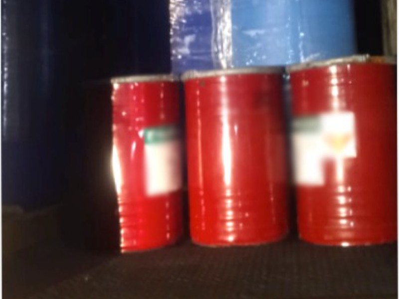 Detienen tractocamión con químicos para fabricación de droga en la carretera 15D