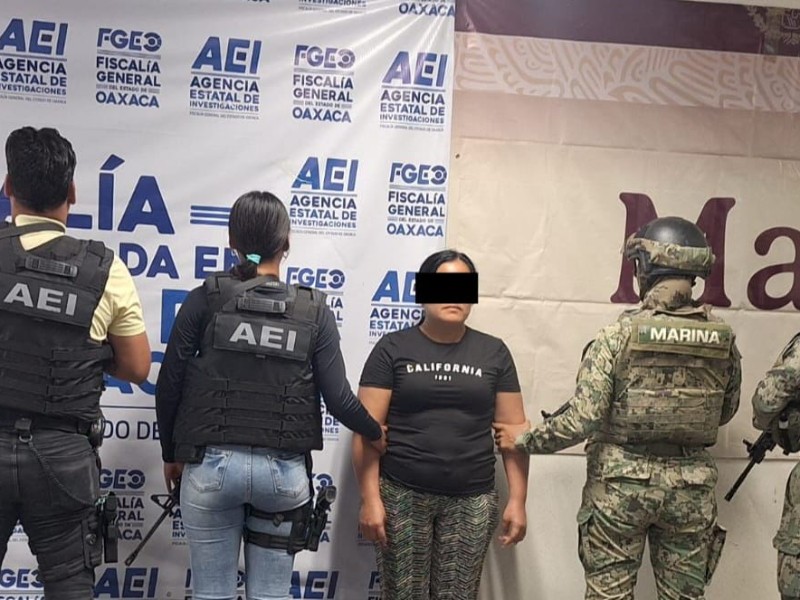 Detienen y vinculan a proceso a mujer ligada al narcomenudeo en Istmo