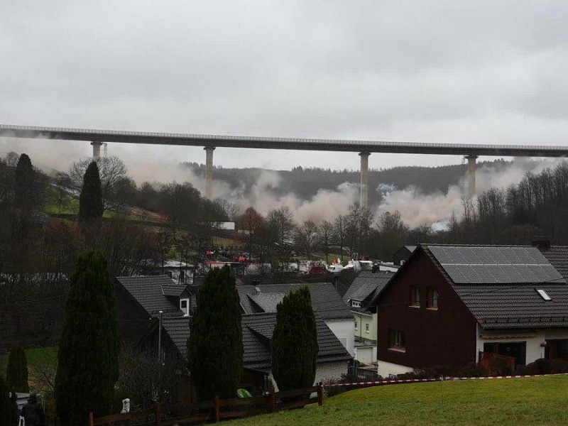 Detonan icónico puente de 70 metros en Alemania