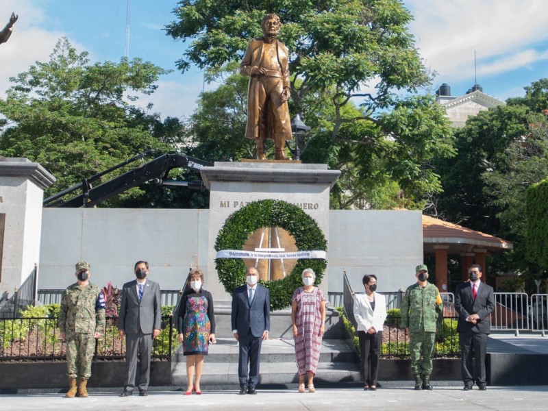 Develan estatua de Vicente Guerrero en Chilpancingo