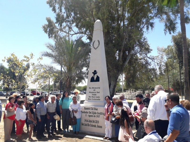 Develan monumento a pionero Don Ramón Cid Díaz