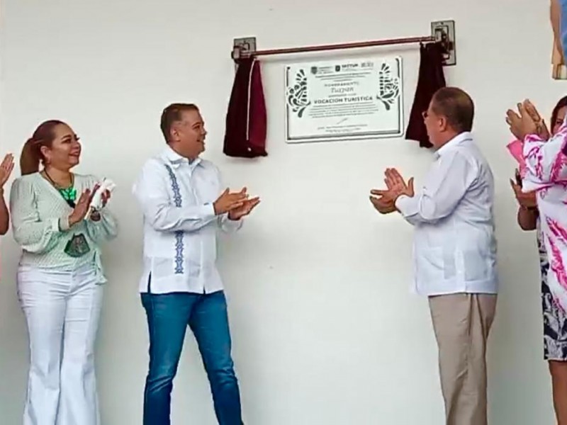 Develan placa de Vocación Turística en Tuxpan