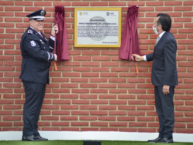 Develan placa en honor a policías caídos en Veracruz