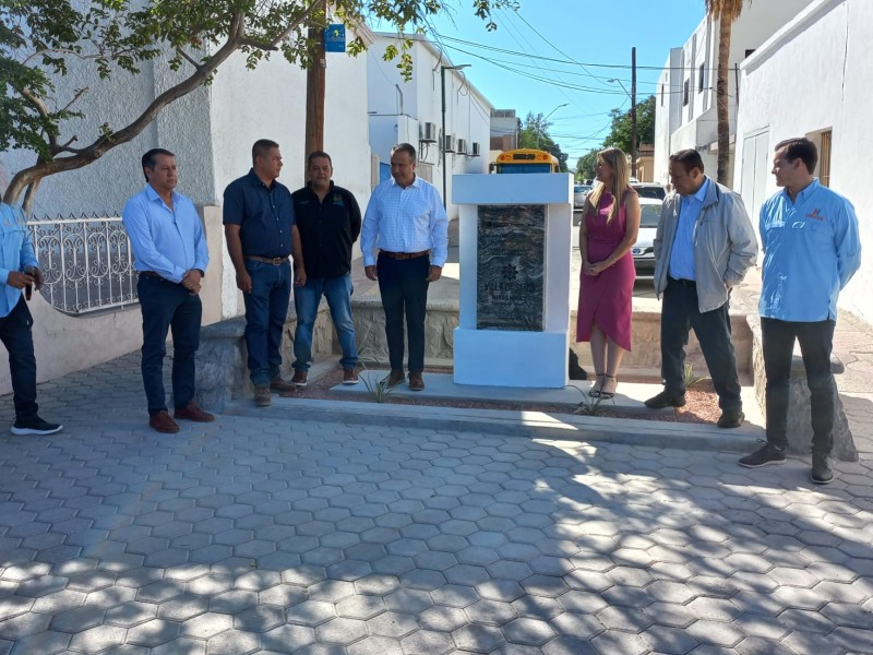 Develan placa para reconocer Villa de Seris como Barrio Mágico