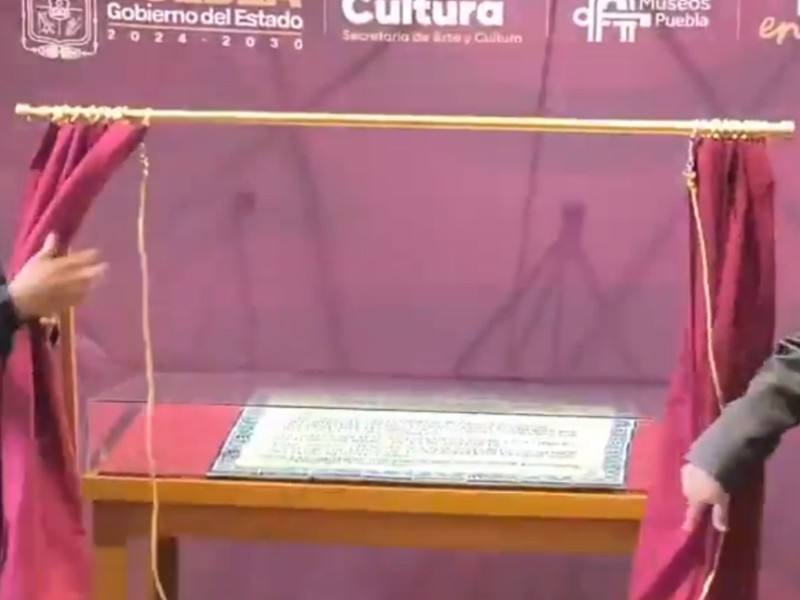 Develan placa por natalicio de Natalia Serdán