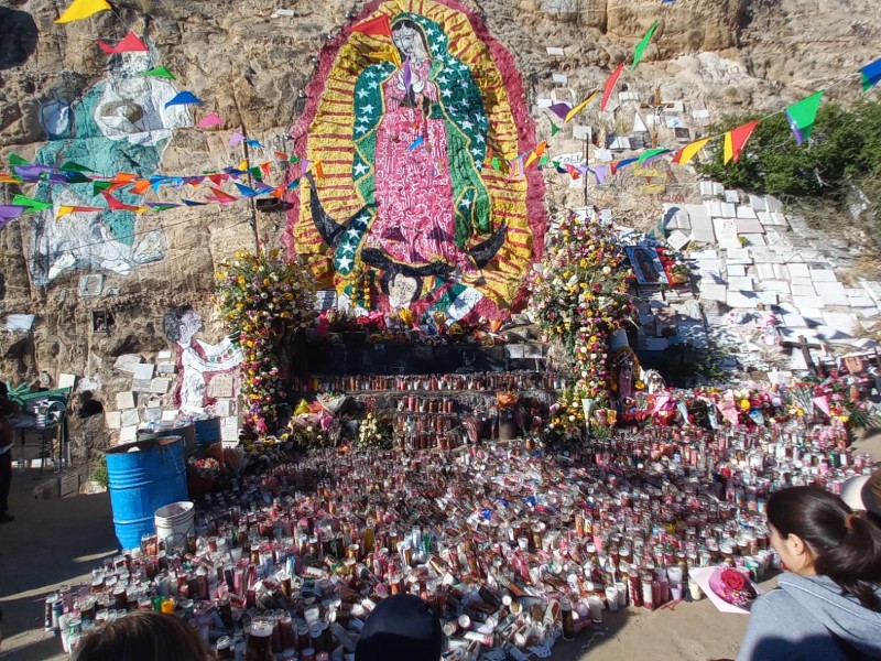 Devotos agradecen favores a la Virgen de Guadalupe