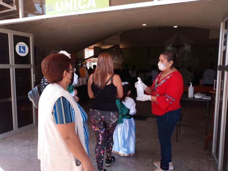 Devotos llegan a visitar y agradecer favores a San Judas