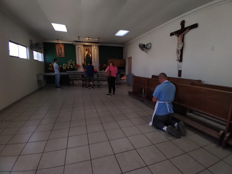 Devotos visitan a San Judas Tadeo