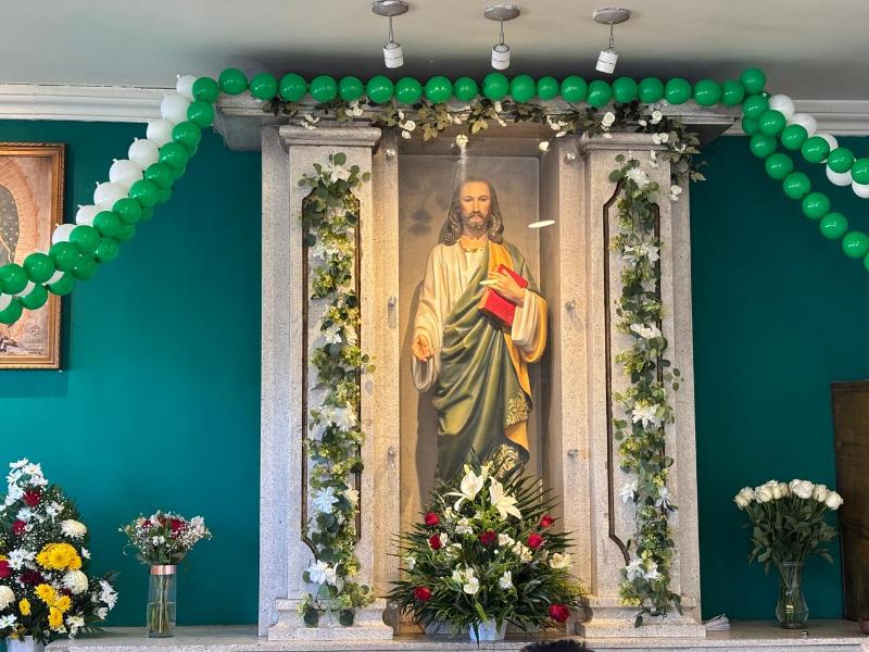 Devotos visitan a San Judas Tadeo, previo a su celebración