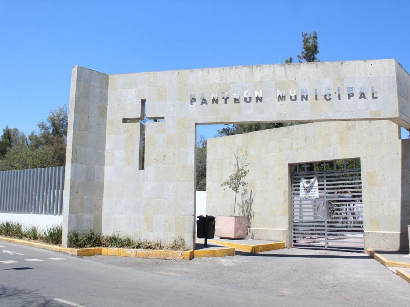 Día de muertos con panteones cerrados y sin Todos Santos