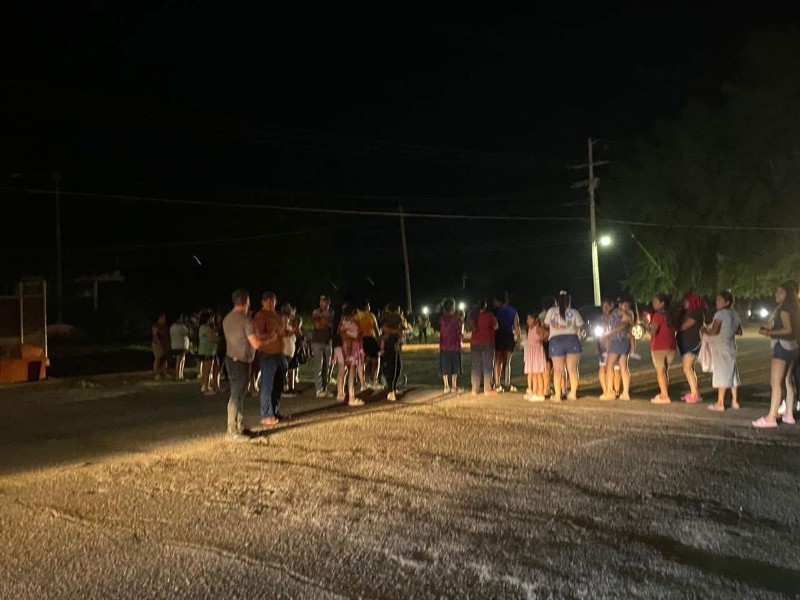 Días sin luz desatan protesta en etchojoa, toman carretera estatal