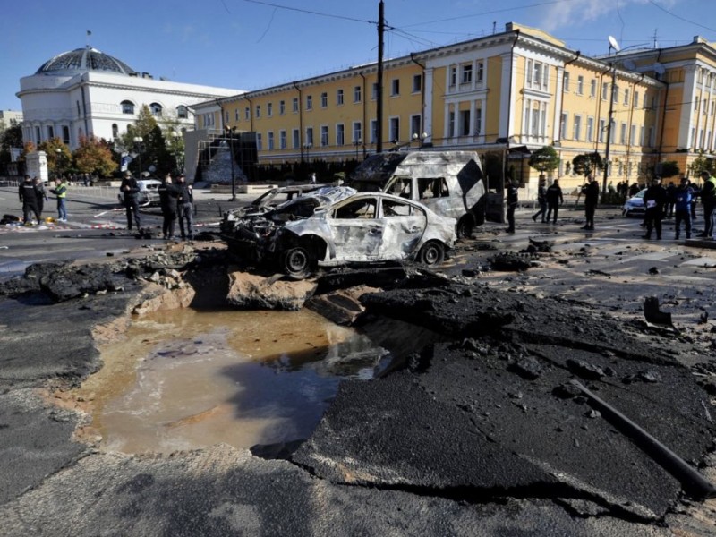 Diez muertos y decenas de heridos tras bombardeos en Ucrania