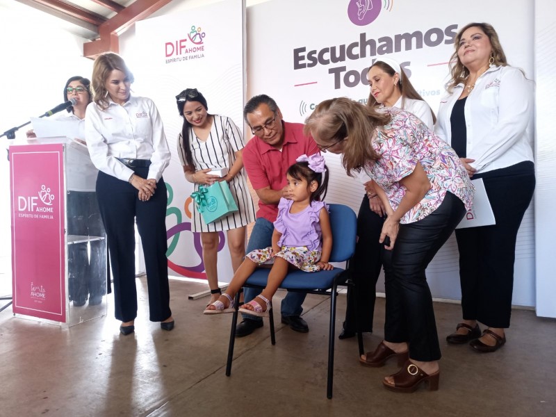 DIF Ahome entrega 59 aparatos auditivos a niños y adultos