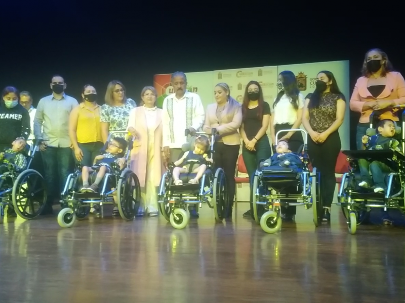 DIF Culiacán entrega sillas PCI a niños con discapacidad cerebral