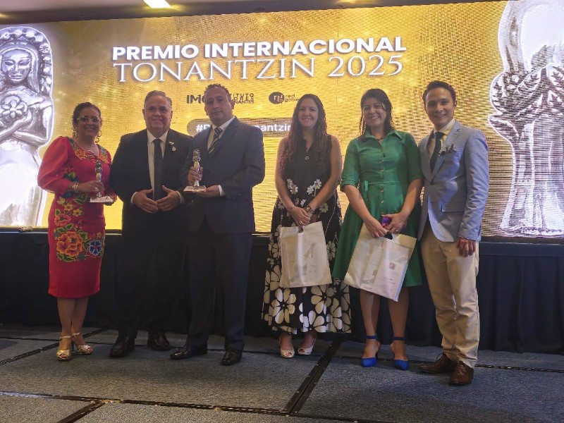 DIF de Salina Cruz recibe Premio Internacional Tonantzin 2025 en CDMX