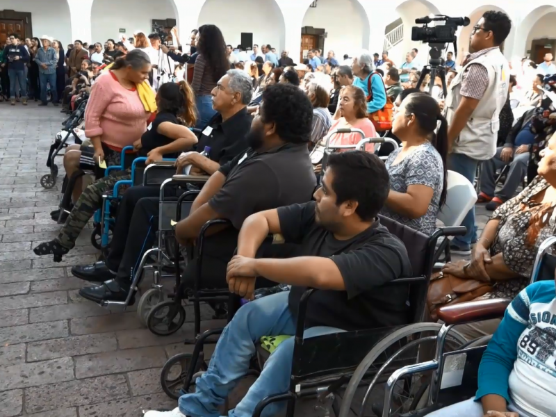 DIF municipal entrega sillas de ruedas
