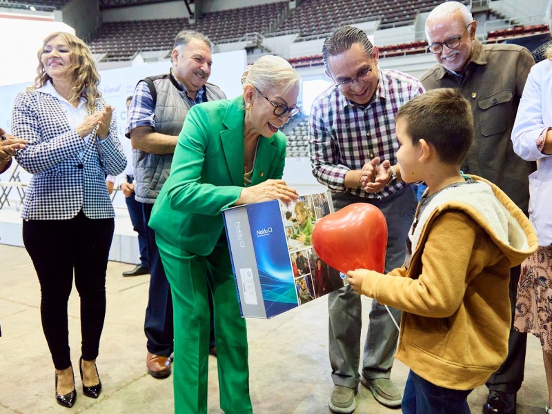 DIF Nayarit entrega aparatos de audición y de movilidad