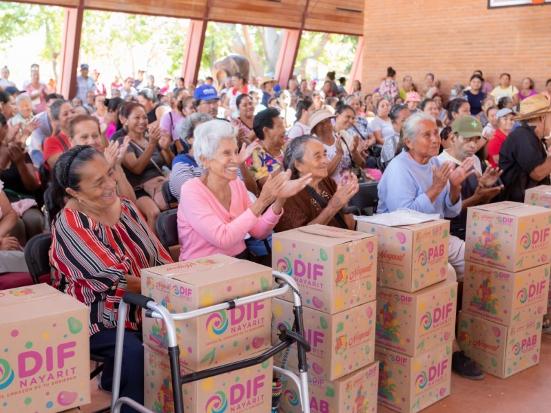 DIF Nayarit lleva apoyos a San Blas y Tuxpan