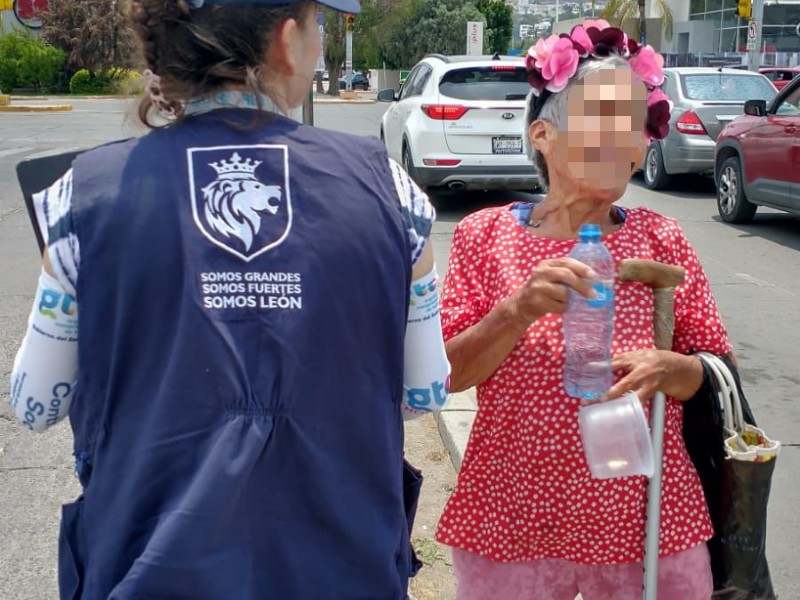 DIF realiza brigadas de hidratación para personas vulnerables