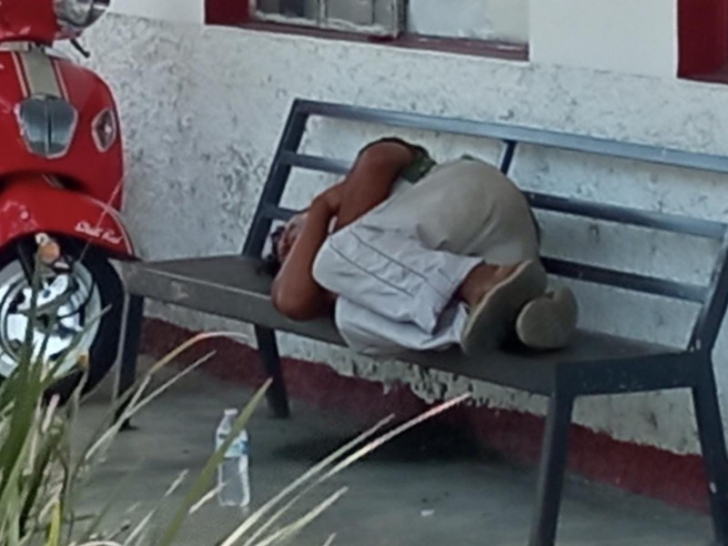 DIF Tuxpan da atención a población en calle