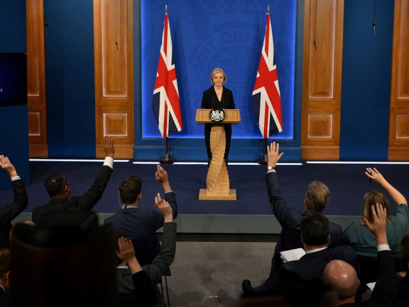 Dimite primera ministra británica, Liz Truss