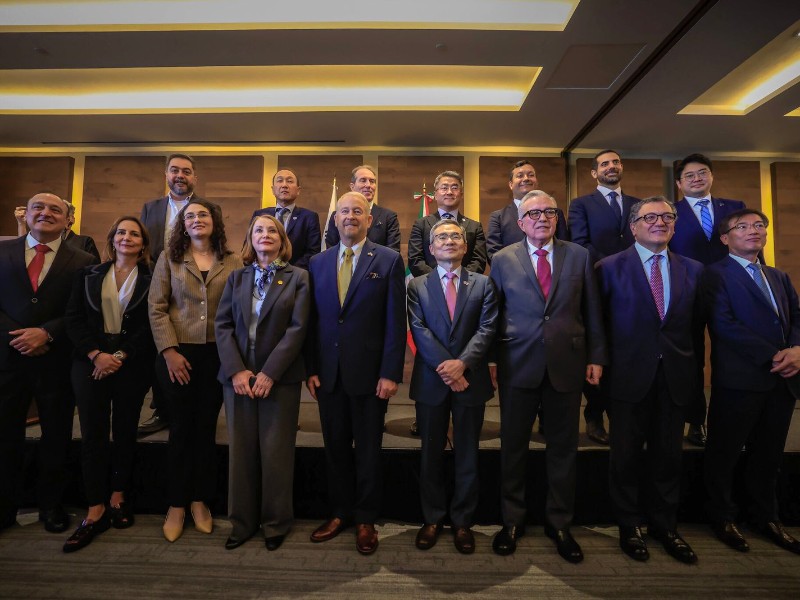Diplomáticos internacionales y Gobierno de Sinaloa firman contratos para construcción de Mexinol
