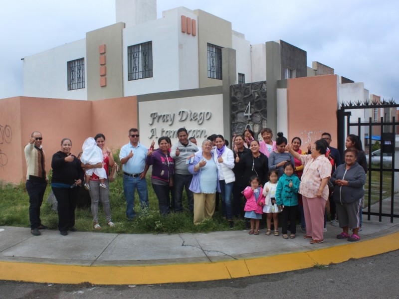 Diputada apoya a ciudadanos con agua potable