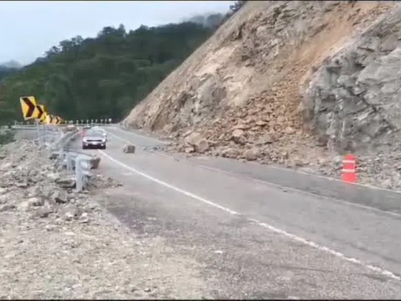 Diputada exige atención urgente a riesgos en la supercarretera oaxaca–puerto escondido