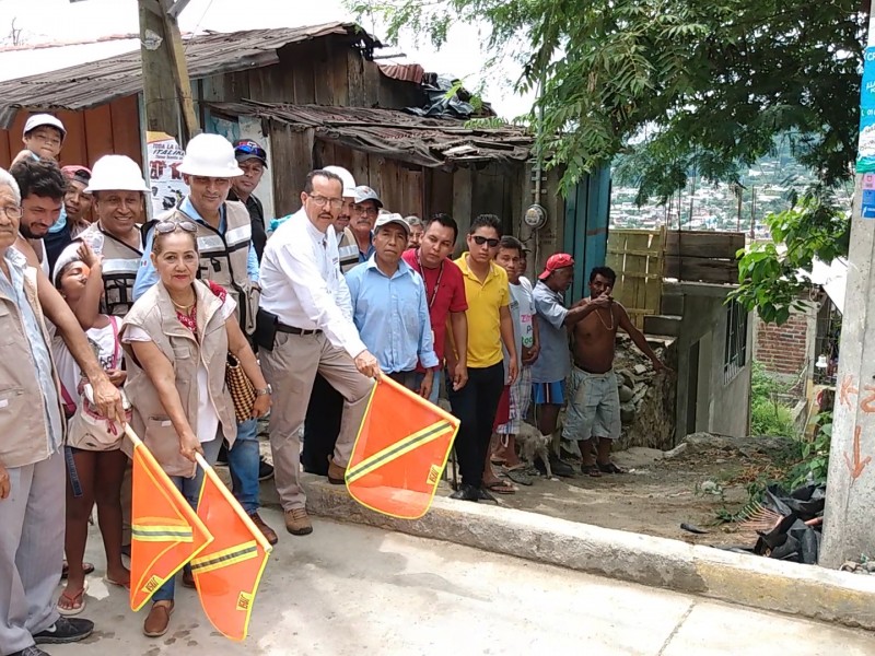 Diputado Carlos Cruz arranca obras en Zihuatanejo