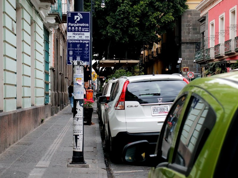 Diputado del PRI defiende cobro de parquímetros